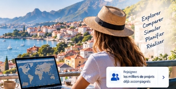 Préparation d'un projet d'expatriation devant un ordinateur face à une destination internationale