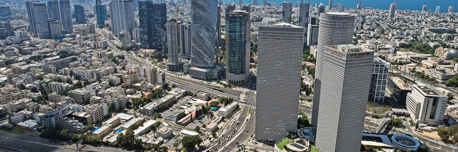 Front de mer et gratte-ciels méditerranéens de Tel Aviv, Israël
