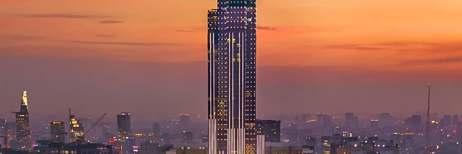 Tour Landmark 81 et rivière Saïgon à Hô Chi Minh-Ville, Viêt Nam